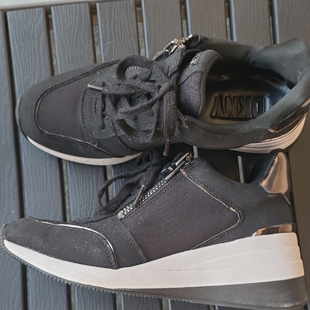 DKNY KADEN LACE-UP ZIPPER ON SIDE WEDGE BLACK SNEAKERS 81/2 PRE LOVE LOOKS NEW